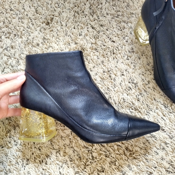 ZARA Point Toe Black Leather Side Zip Ankle Booties Sz 39/8,5 - Picture 5 of 8